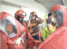 ?? — AFP ?? Emergency service members take part in an anti-terror drill in Goyang on Monday.