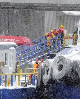  ?? PHOTO STEVENS LEBLANC ?? Un navire du Groupe Océan s’est occupé du transport de l’homme qui a dérivé dans les eaux du fleuve.