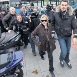  ??  ?? TRIBUNALES. Marta Domínguez, saliendo de los juzgados.