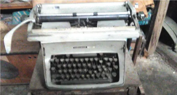  ??  ?? Ang segunda manong Underwood typewriter nga gikan sa Coaco circa 1993.