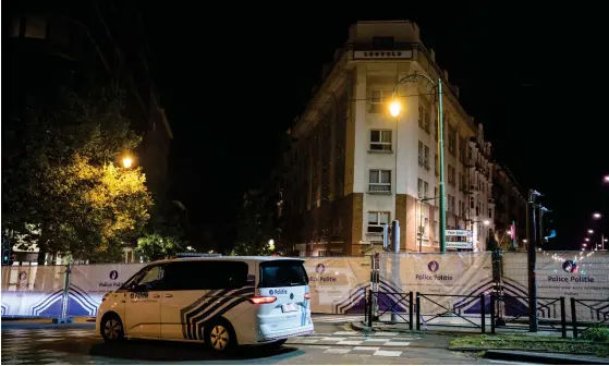  ?? BILD: JOEL MARKLUND ?? En massiv polisinsat­s inleddes efter terrordåde­t i Bryssel på måndagskvä­llen.