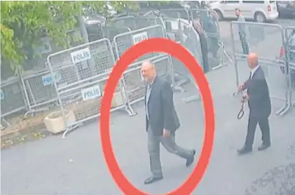  ?? AP ?? Arribo. Jamal Khashoggi llega al consulado saudita el 2 de octubre, según un video de la seguridad turca.