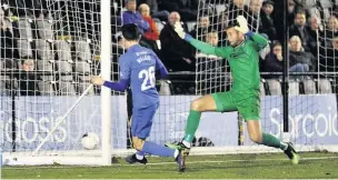  ?? Www.mphotograp­hic.co.uk ?? ●●Tom Walker scores against Bromley