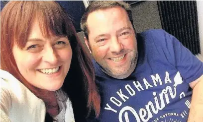  ??  ?? Helen Crowther has donated her kidney to friend Andy Clewes