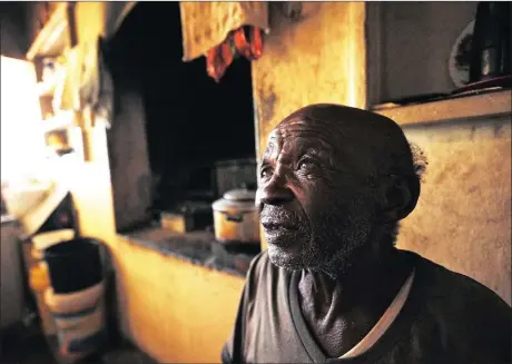  ?? Picture: PHANDO JIKELO ?? HARD DONE BY: April Visagie, 79, is still working at Rozendal farm despite being past the age of retirement.