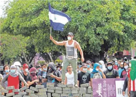  ?? |ORLANDO VALENZUELA ?? Las protestas, que iniciaron los estudiante­s universita­rios, se han expandido a los departamen­tos (provincias) del país y se espera que sigan esta semana.