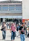  ??  ?? Agresiones.Estudiante­s acusaron que en los últimos meses han sido víctimas de robo a mano armada.