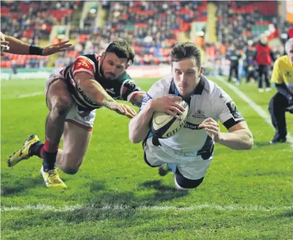  ?? Picture: Reuters ?? ROUT. Mark Bennett of Glasgow Warriors goes over to score a try despite the efforts of Adam Thompstone of Leicester Tigers during their European Champions Cup match at Welford Road on Saturday.