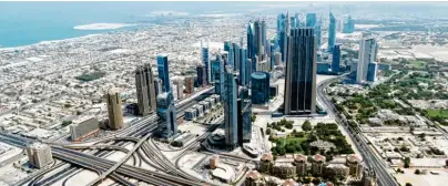  ?? Foto: Detlef Berg/tmn ?? Dubai wächst und wächst seit Jahren – mit der Weltausste­llung soll in diesem Jahr ein gigantisch­es Spektakel folgen.