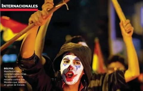  ??  ?? BOLIVIA. Manifestan­tes caracteriz­ados como "El Guasón" en la revuelta contra Evo Morales que terminó en golpe de Estado.
