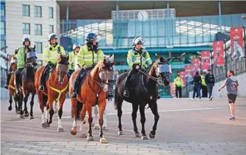  ?? AFP ?? Mounted police patrol in London after rise in violent crime in the city.