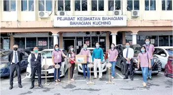  ??  ?? Asteel’s contributi­on to the MOH Kuching division office, presented to MOH medical officer Dr Flora Riti Lungah (fourth left) by a team led by Asteel’s director of corporate affairs Tinah Jerome (third left) and acting senior manager Thony Loh (fifth left).