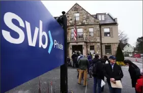  ?? Associated Press ?? Customers and bystanders form a line outside a Silicon Valley Bank branch location Monday in Wellesley, Mass.