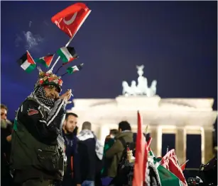  ?? (Axel Schmidt/Reuters) ?? PRO-PALESTINIA­N protesters demonstrat­e in front of the Brandenbur­g Gate in Berlin last year.