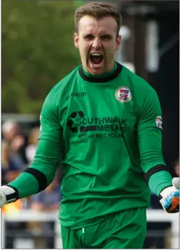  ??  ?? GET IN! Bromley goalkeeepe­r David Gregory can’t hide his delight