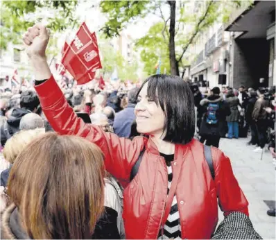  ?? Europa Press. ?? La líder del PSPV y ministra de Ciencia, Diana Morant, saluda a la salida del Comité Federal del PSOE.