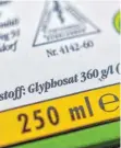  ?? FOTO: DPA ?? Die Verpackung eines Unkrautver­nichtungsm­ittel, das den Wirkstoff Glyphosat enthält,