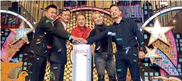  ??  ?? Big start: (From left) Getha Bedding (M) Sdn Bhd head of sales and marketing Aidan Lee, Isuzu Malaysia Sdn Bhd executive director Hajime Machimura, Kan, Law and I.Star Ideas Factory director Jason Yap at the opening ceremony of Perfect Livin ‘16 at...