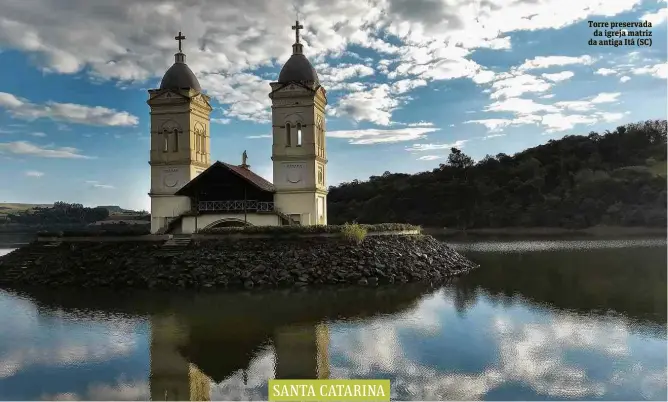  ??  ?? Torre preservada
da igreja matriz da antiga Itá (SC)