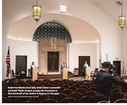  ?? ASHLEE REZIN GARCIA/SUN-TIMES PHOTOS ?? Rabbi Pam Mandel (from left), Rabbi Steven Lowenstein and Rabbi Phyllis Sommer practice the livestream of Rosh Hashanah at Am Shalom in Glencoe on Thursday.