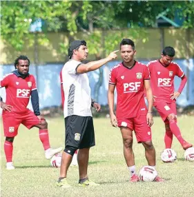  ?? ANGGI P./KALTIM POST ?? TARGET TINGGI: Alfredo Vera diharapkan bisa membawa Persiba Balikpapan promosi ke Liga 1.