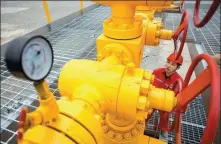  ?? LIU CHAN / XINHUA ?? A Sinopec technician inspects shale gas facilities in Chongqing.