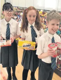  ??  ?? Kind-hearted Anna Mchugh, Aria Dahlstrom and Ryan Glen display some of the donated items