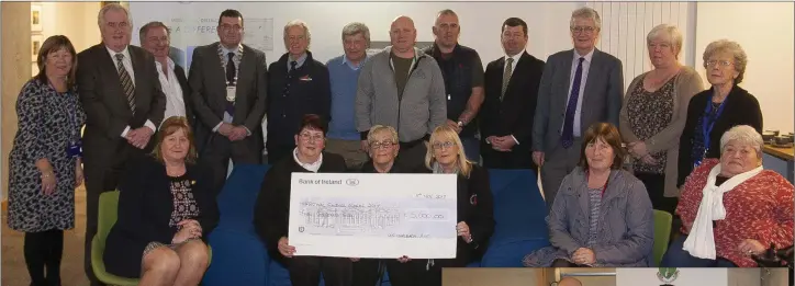  ??  ?? Councillor­s and officials of Arklow Municipal District hand over €5,000 to ten local festival committees.