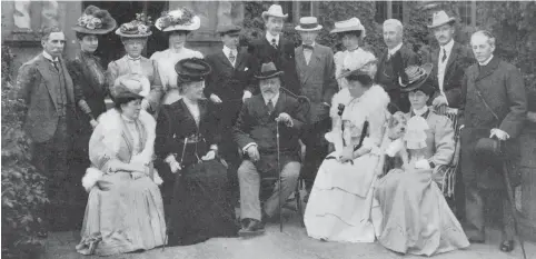  ?? MARY EVANS PICTURE AGENCY ?? Edward VII in 1906, staying at Rufford Abbey near Doncaster as a guest of Lady Savile. The king’s mistress, Alice Keppel, is in the back row, behind his right shoulder.