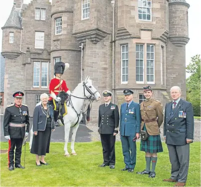  ?? Pictures: Angus Findlay. ?? Above: Lord Lieutenant Mel Jameson, Provost Liz Grant, 2nd Lt Michael Houston, Lieutenant Commander Gary Farmer, Wing Commander George Roberts, Lieutenant Colonel Peirs Strudwick and Lieutenant General Alistair Irwin. Below: the Scots Guards.