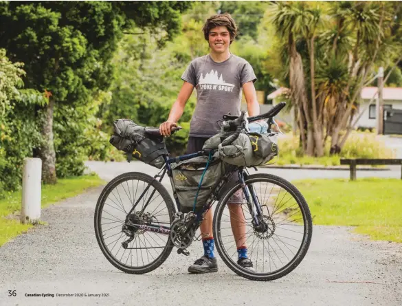  ??  ?? B’yauling Toni and his Kona Sutra with Apidura bags