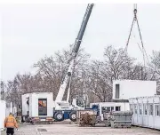  ?? FOTO: VAM ?? Die Container weichen für die neue Eishalle an der Kappeler Straße.