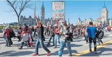  ?? ?? Protesters march in the Rolling Thunder demonstrat­ions.