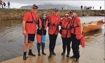  ?? 01_B43ARC05 ?? The Arran Medical Group team with Arran Coastal Rowing Club’s Dave Ingham acting as the fifth member.