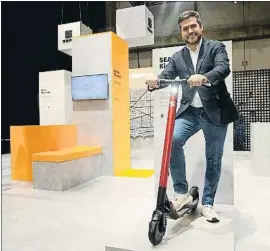  ?? ERNEST ORTIZ ?? Patinete. El modelo de Seat, que cuesta 599 euros, tiene una autonomía de 25 kilómetros