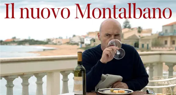  ??  ?? La casa in riva al mare
Luca Zingaretti (58 anni) ha iniziato a interpreta­re il commissari­o Montalbano a partire dal 1999: quel ruolo ha rappresent­ato la svolta della sua carriera