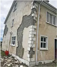  ?? ?? LEVY: Mica damaged house; (below) constructi­on