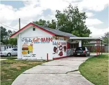  ??  ?? Beware the barbecue drive-through. Something about combining the barbecue genre with fast food runs counter to tradition.