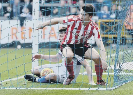  ??  ?? Sunderland’s Luke O’Nien celebrates after scoing against Bristol Rovers.