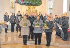  ?? FOTO: PR ?? Vier Mitglieder des Hunderinge­r Kirchencho­rs wurden geehrt.
