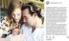  ??  ?? Oben: TV-Star James Van Der Beek mit seiner Ehefrau, die fünf Fehlgeburt­en hatte. Links: Model Chrissy Teigen veröffentl­ichte ein Foto, das sie nach ihrem Abort zeigt
Verbundenh­eit.