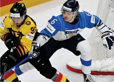  ?? FOTO: JUSSI NUKARI / LEHTIKUVA ?? Tony Sund ställs mot Frederic Tiffels och Tyskland för andra gången i turneringe­n då lejonen spelar VM-semifinal på lördag.