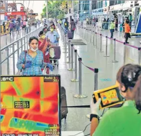  ?? PTI ?? ■
Passengers undergo thermal scanning on arrival at the Bengaluru airport on Monday.