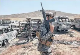  ?? VICTOR J. BLUE/THE NEW YORK TIMES ?? Armed with American weapons seized from Afghan soldiers, members of a Taliban unit patrol a former CIA base on Sept. 6 in Kabul, Afghanista­n.