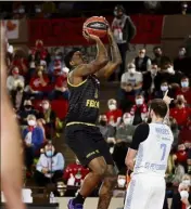  ?? (Photo Dylan Meiffret) ?? Dwayne Bacon et L’ASM : assurer le coup aussi en championna­t.