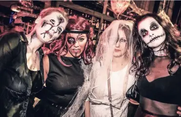  ?? FOTO: TONIGHT ?? Wer an Halloween auffallen möchte, gibt sich Mühe mit dem Kostüm. Die Party-Auswahl ist groß.