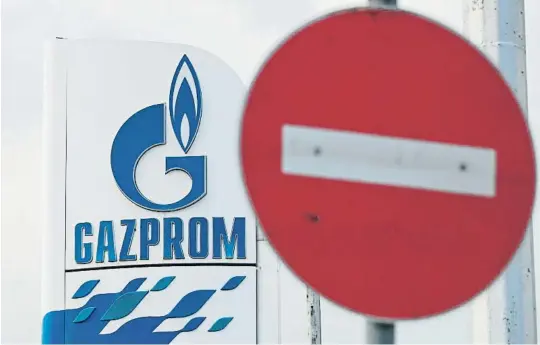  ?? NIKOLAY DOYCHINOV / AFP ?? Gazprom ha interrompu­t el flux de gas a Europa argumentan­t problemes tècnics