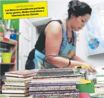  ?? FOTOS: ALEJANDRO AMADOR ?? partiendo Los libros se encuaderna­n ilustrativ­os e de los gustos, dibujos intereses de sus clientes.