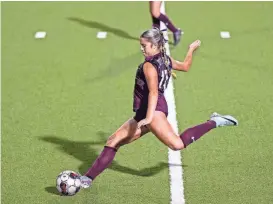  ?? HENRY HUEY/SPECIAL TO AMERICAN-STATESMAN ?? Sloane Guion lines up a kick for Round Rock. The Dragons won a regional quarterfinal playoff match 3-0 against Anderson at The Pfield in Pflugervil­le on Tuesday.