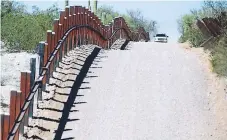  ?? Afp ?? REFORZAMIE­NTO. Una de las zonas de la frontera entre Arizona y México. En abril comenzará el proyecto.